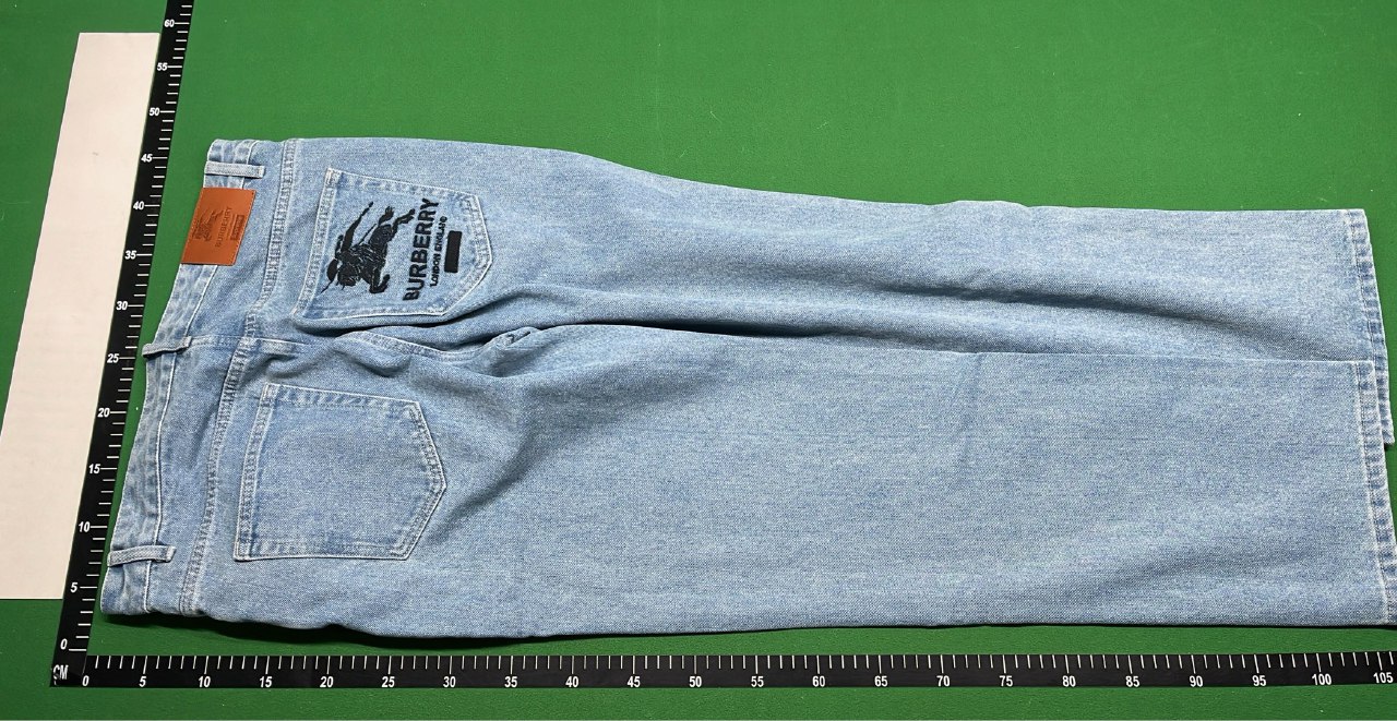  Levi's Classic Fit Denim Jeans - Light Blue -3