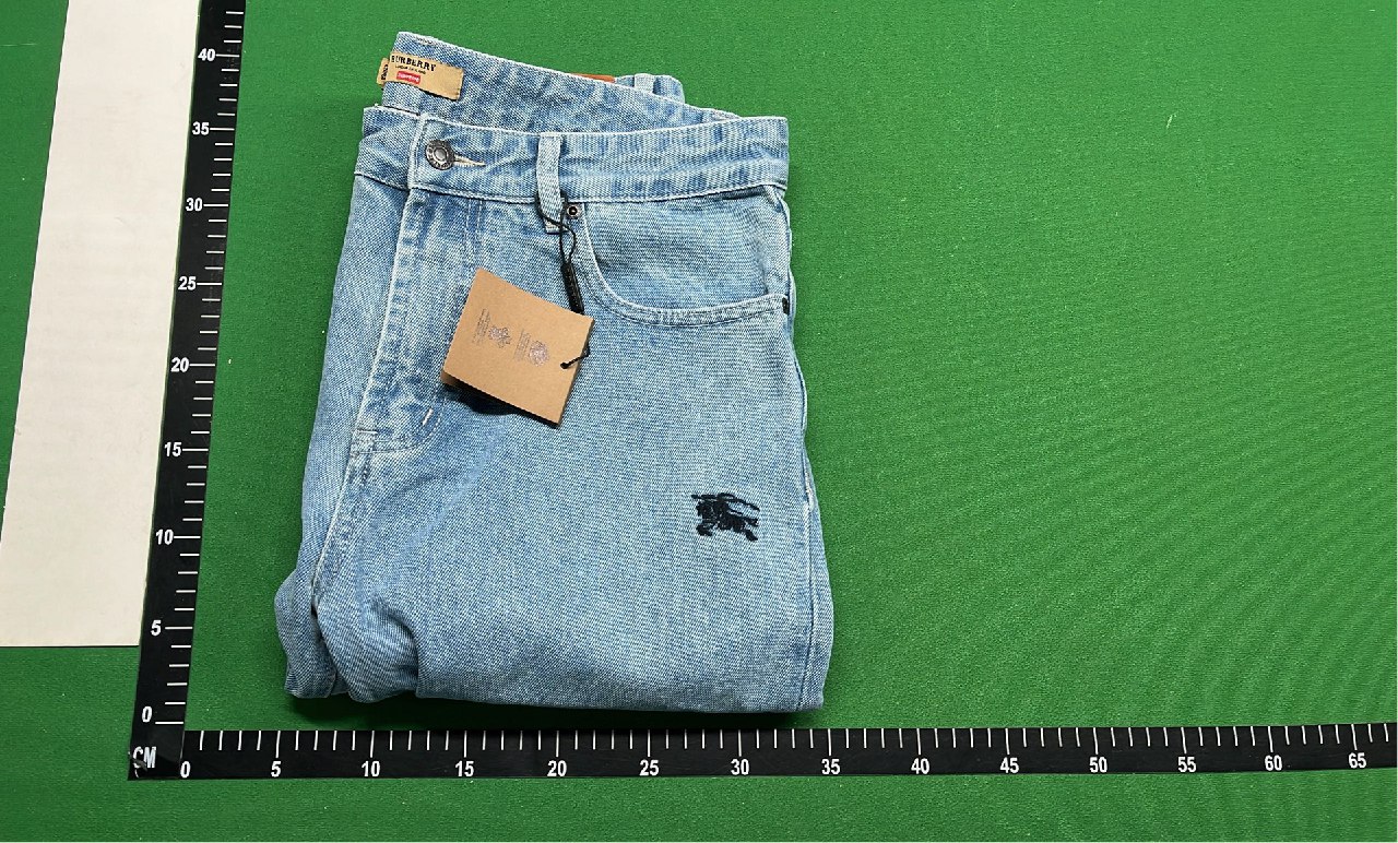  Levi's Classic Fit Denim Jeans - Light Blue -4