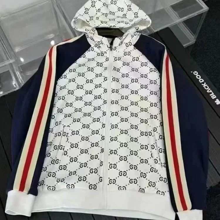 Burberry Moncler prada dior TH