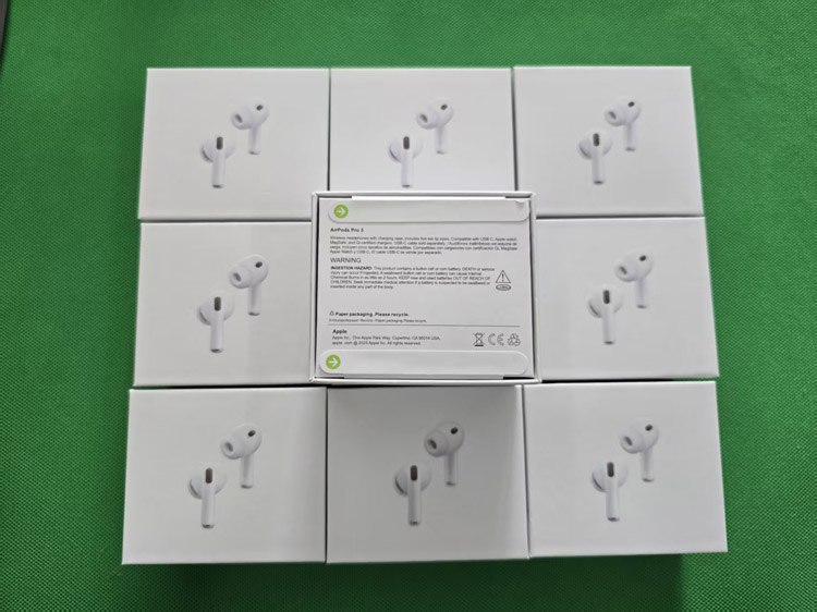 Apple AirPods Pro 3 Bluetooth Earphones with MagSafe Charging Case (USB-C) -3