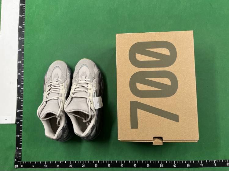 DIDAS YEEZY 700 -2