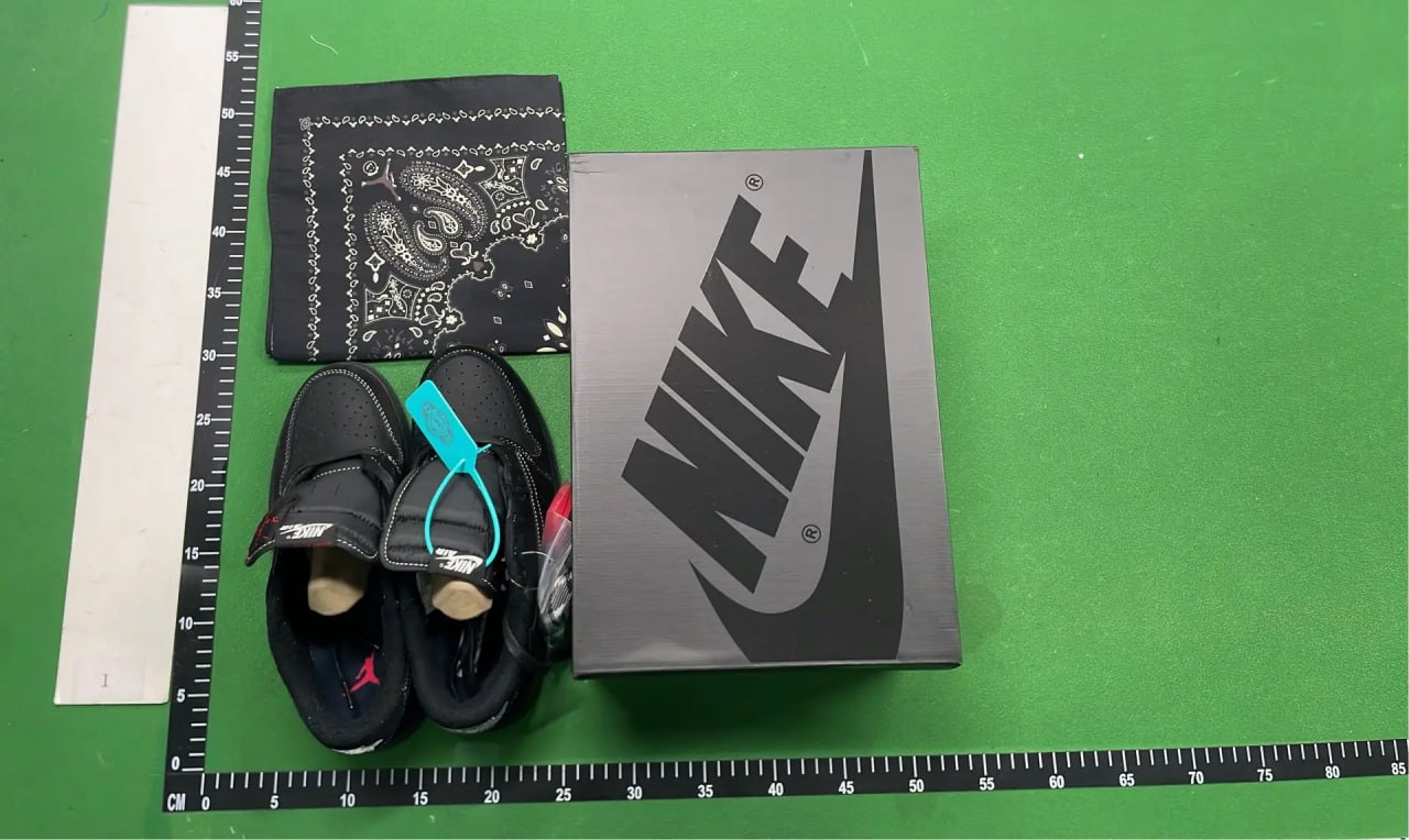 Travis Scott  Air Jordan 1 -2