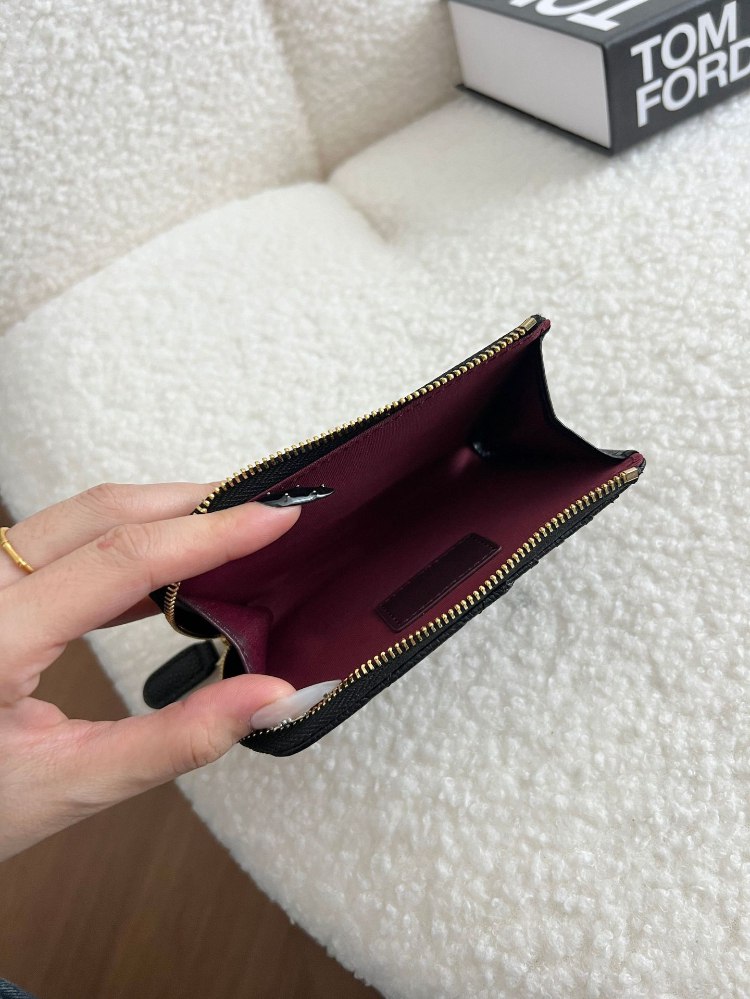 Chanel zippered short card holder -4