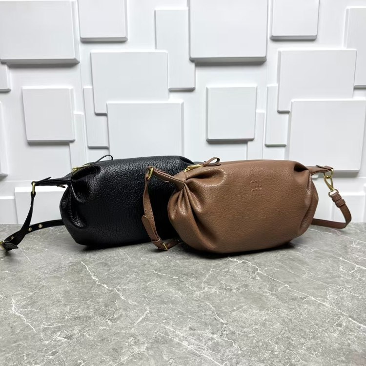 Miu Miu new cowhide pleated horn-shaped bag -2