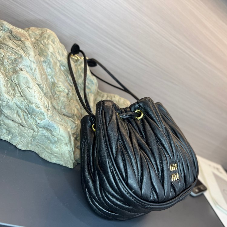 Miu Miu new pleated drawstring bucket bag -3