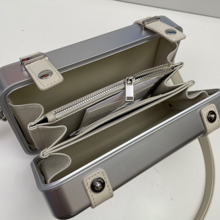 Dior new aluminum grooved single-shoulder design small square bag -4