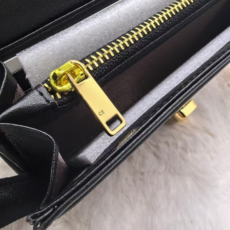 Celine new vintage-style long wallet with a sophisticated design -4
