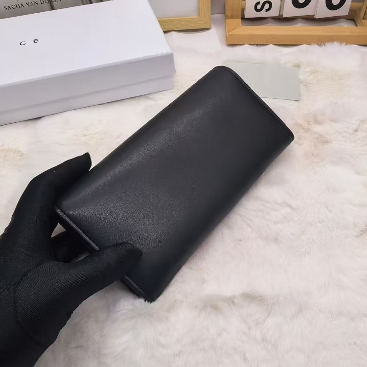 Celine new vintage-style long wallet with a sophisticated design -3