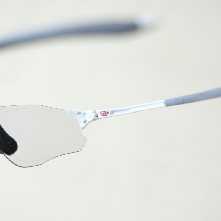 Oakley photochromic outdoor protective eyewear -3