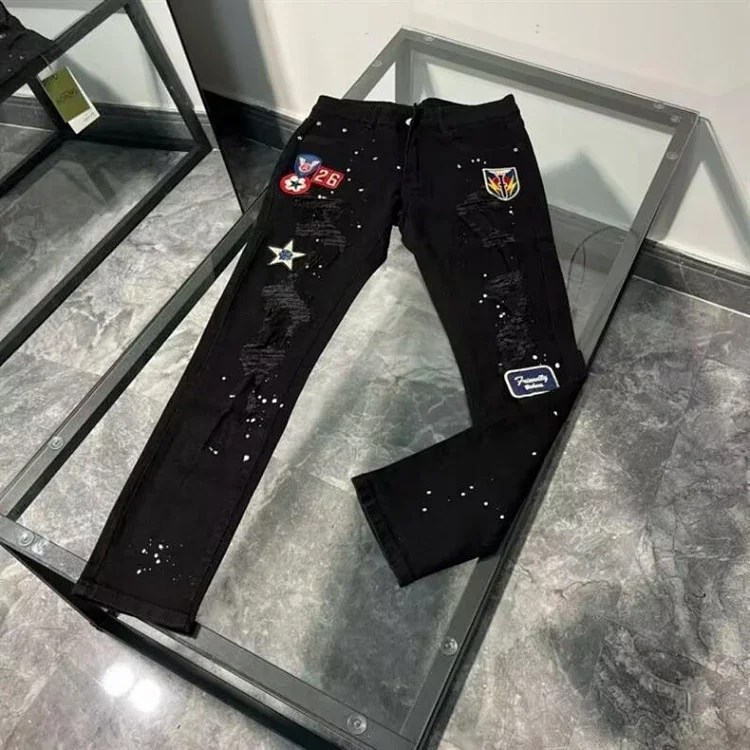 AMIRI skinny ripped stretch je