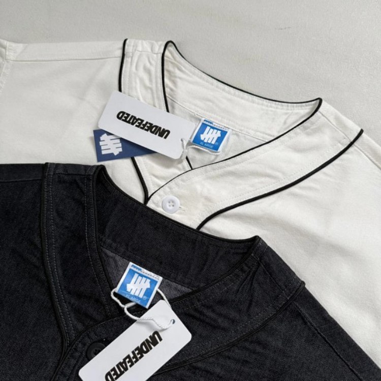 UNDEFEATE Five Stripes Embroidered Letter Short-Sleeve T-Shirt -4