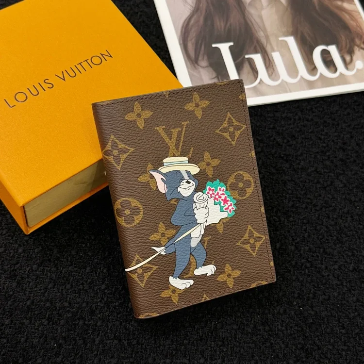  Louis Vuitton LV Animal Letters Passport Holder