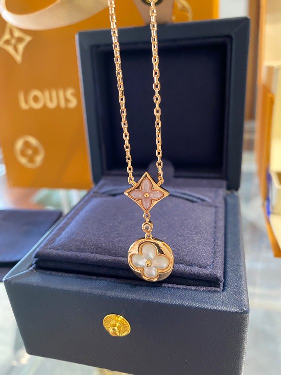  Louis Vuitton LV rose gold two-tone shell double flower necklace -3