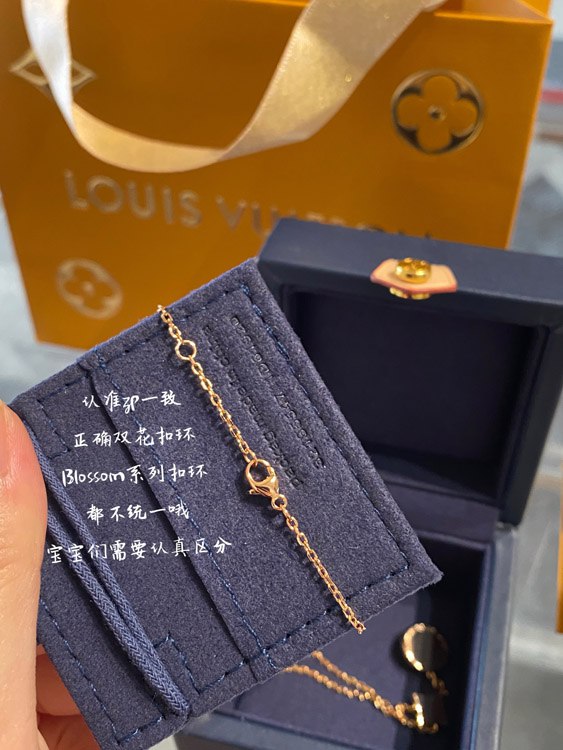  Louis Vuitton LV rose gold two-tone shell double flower necklace -4