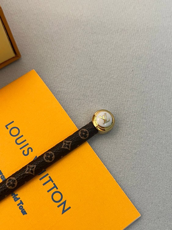 Louis Vuitton LV letter coated canvas bracelet mini pearl bracelet leather bracelet -4