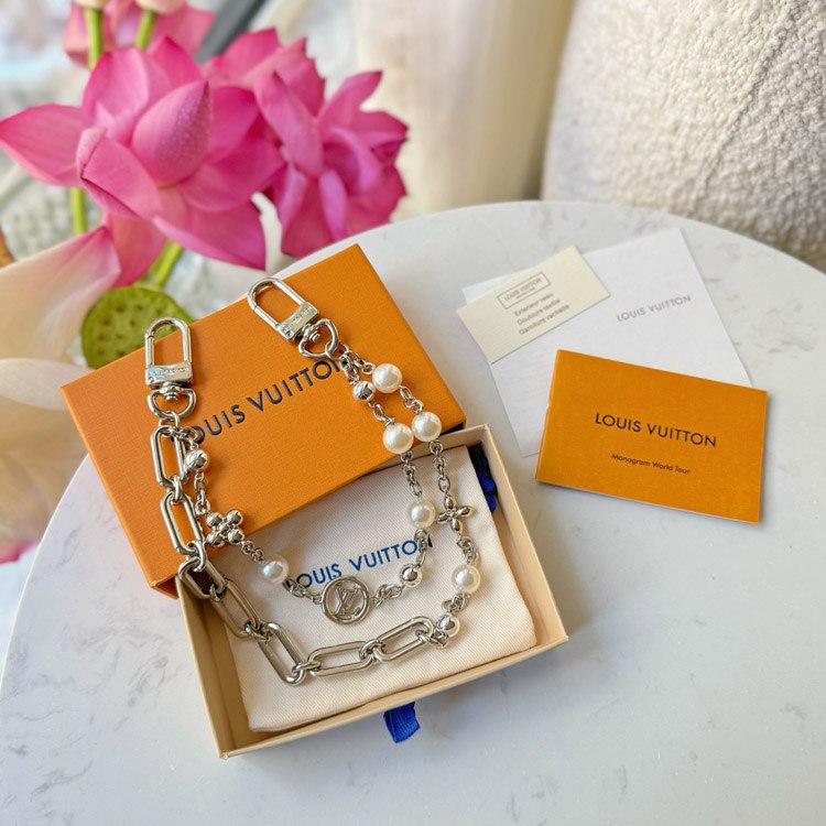 Louis Vuitton LV pearl bag chain pendant -2