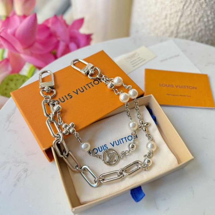 Louis Vuitton LV pearl bag chain pendant -3