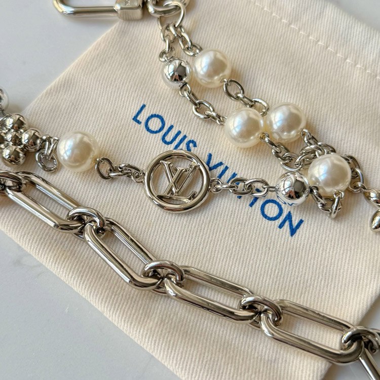 Louis Vuitton LV pearl bag chain pendant -4