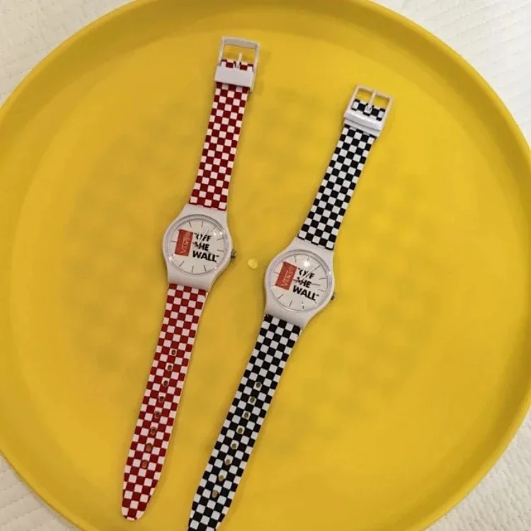 VANS checkered strap sports di