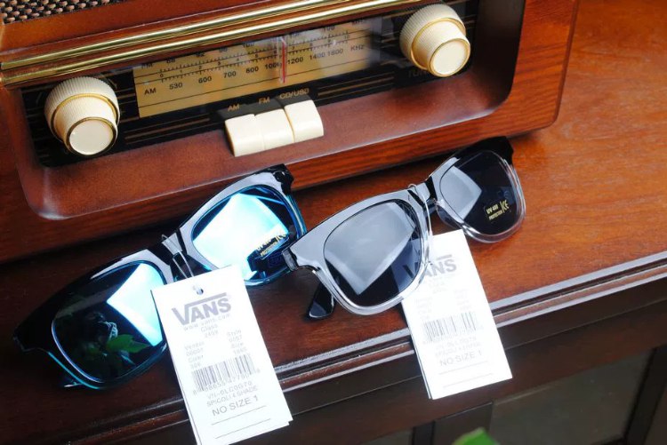 VANS Retro Classic Skateboard Gradient Frame Sunglasses -3