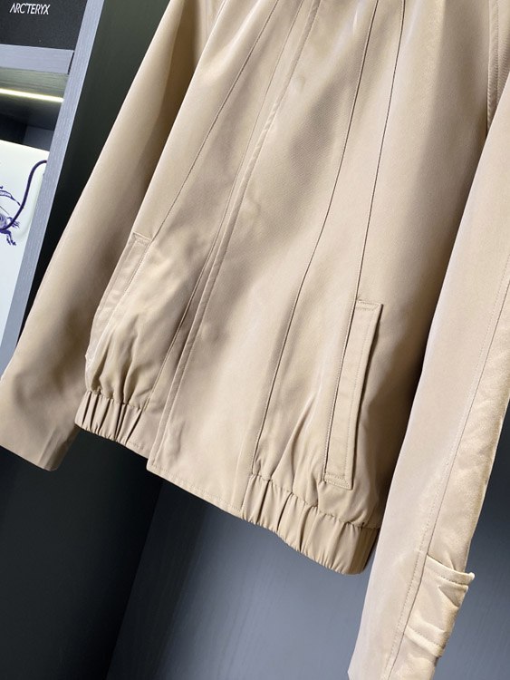 Burberry new square-neck workwear-style jacket -4