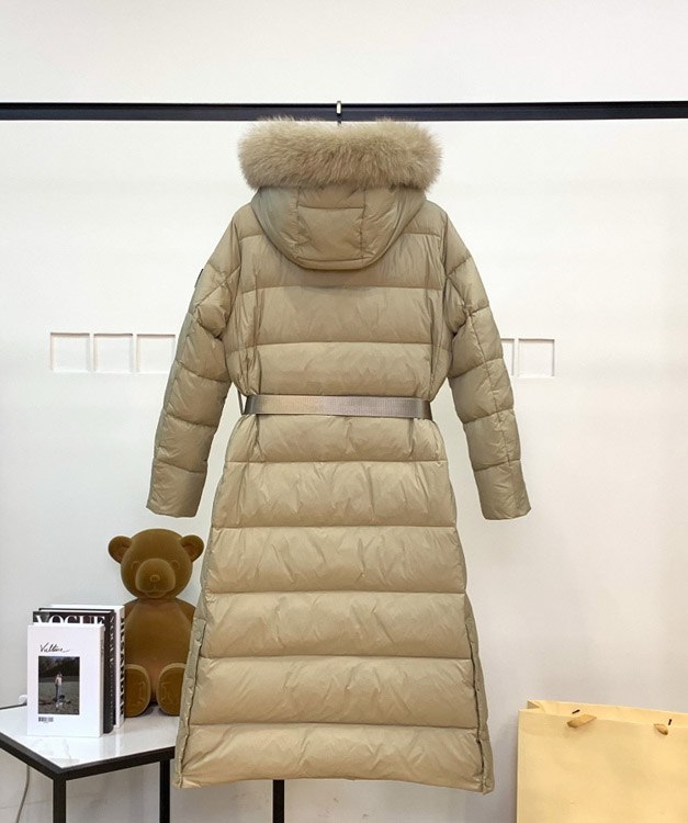 Burberry new long-length, fitted down jacket with fur-trimmed hood -2