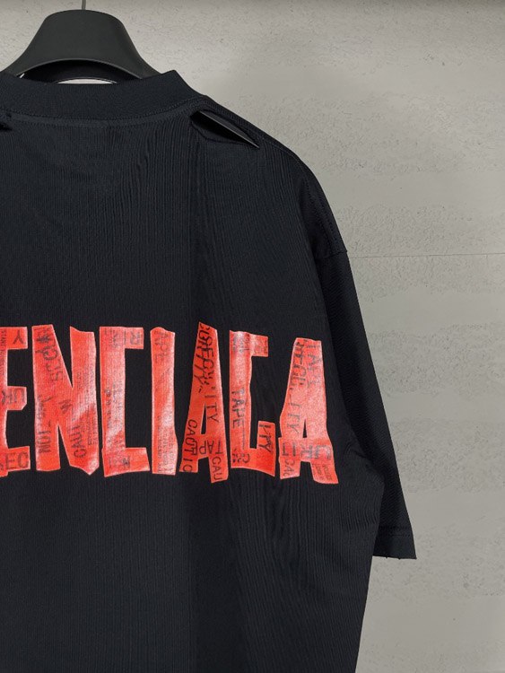  Balenciaga new collection distressed and faded loose-fitting short-sleeved T-shirt with print -4