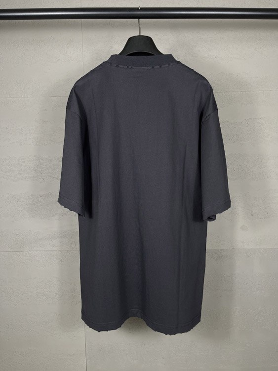 Balenciaga new men's casual loose short-sleeved T-shirt with distressed letter print on the chest -2