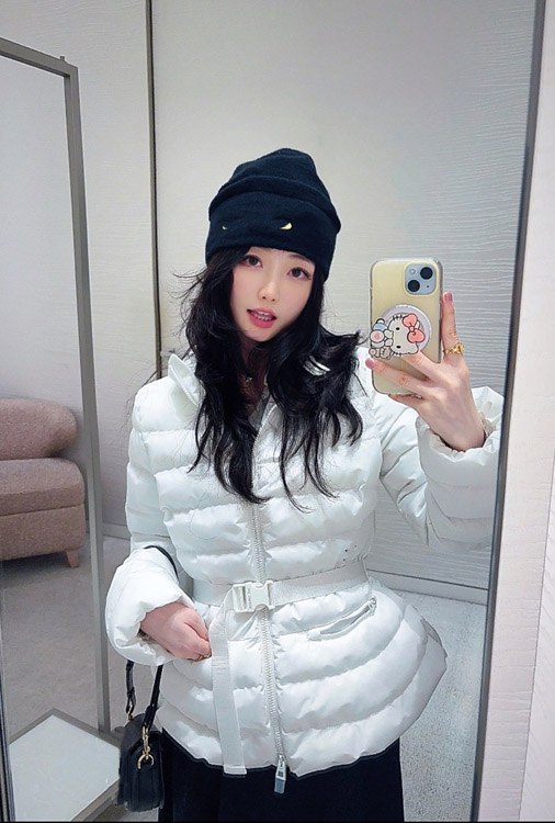 Dior new design stand-collar zip-up down jacket with a belted waist -3