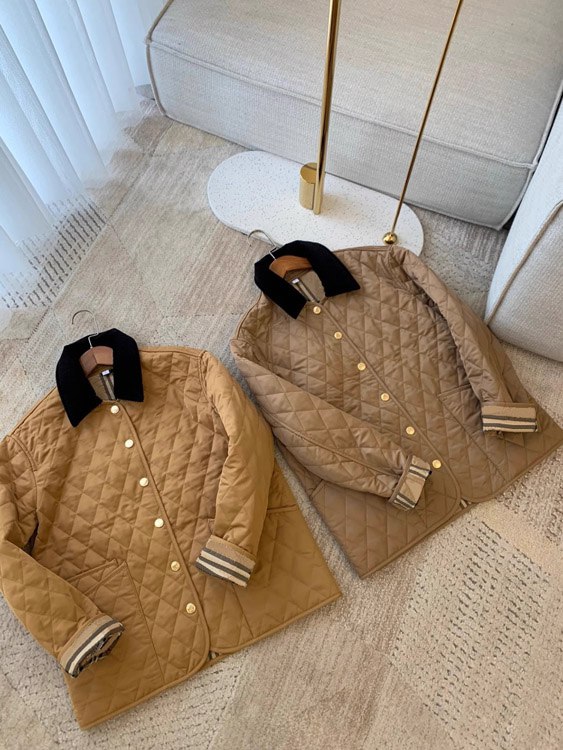 Burberry classic corduroy collar diamond quilted down jacket in golden cotton -2