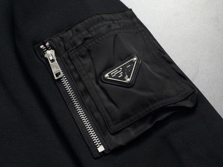 Prada new loose-fitting sweatshirt with zippered sleeve pockets and metal triangle logo -4