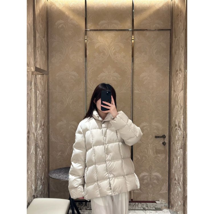 Moncler new style stand-collar lightweight and warm down jacket filled with 90% white duck down -3