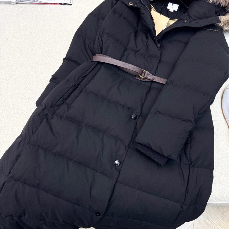 Burberry new hooded long down jacket with fur collar and zipper closure -4