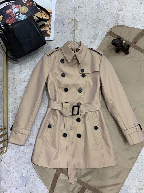 Burberry fitted double-breasted short trench coat with a cinched waist -4