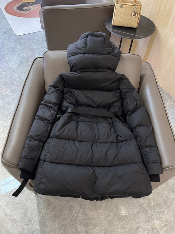 Burberry adjustable metal belt waist-cinching hooded down coat -4