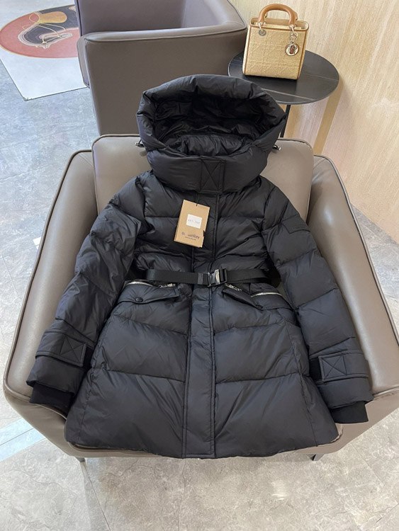 Burberry adjustable metal belt waist-cinching hooded down coat -2