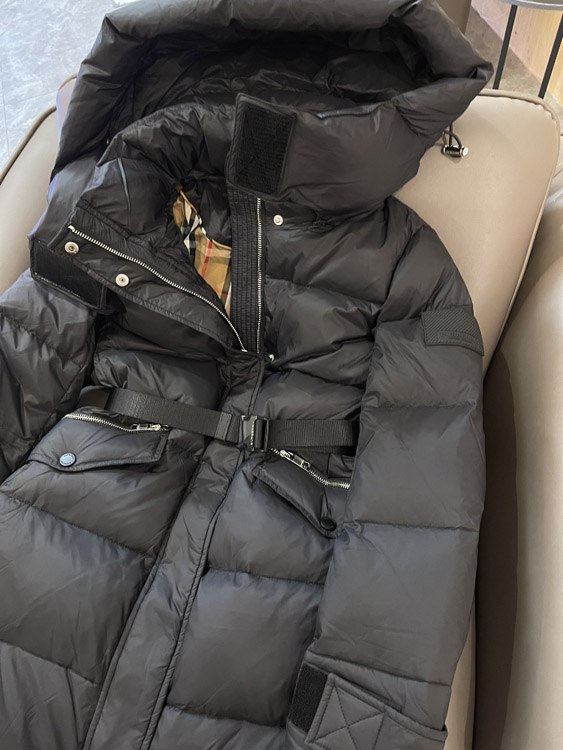 Burberry adjustable metal belt waist-cinching hooded down coat -3