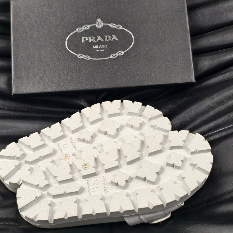 Prada's new casual sandals -4