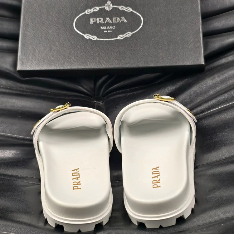 Prada's new casual sandals -2
