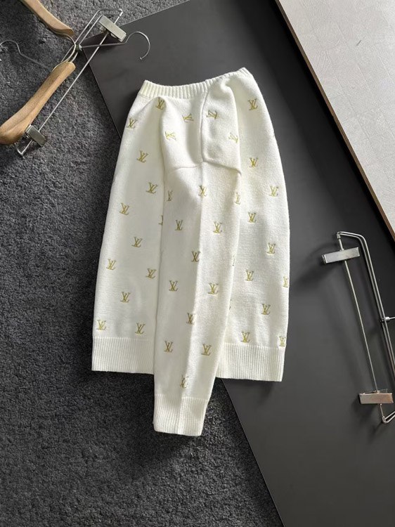 Louis Vuitton LV all-over embroidered letter knit sweater -3