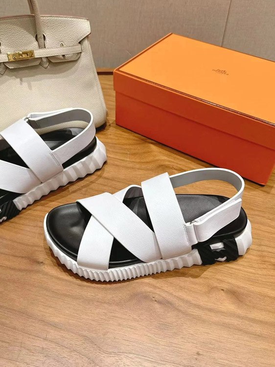 Hermes calfskin round-toe open-toe sandals -4