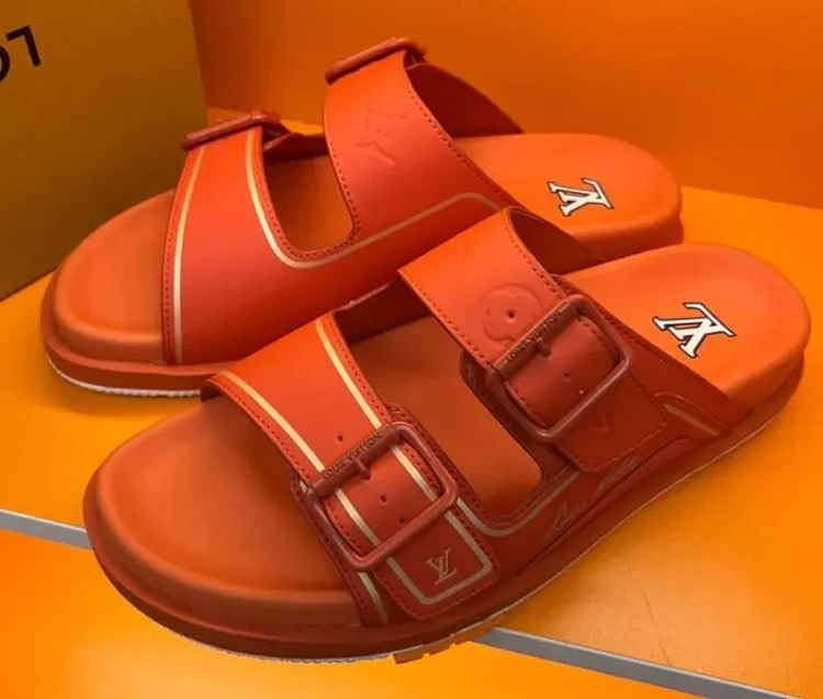 Louis Vuitton LV New Trainer Buckle Flat Sandals -4