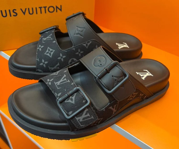 Louis Vuitton LV New Trainer Buckle Flat Sandals -2