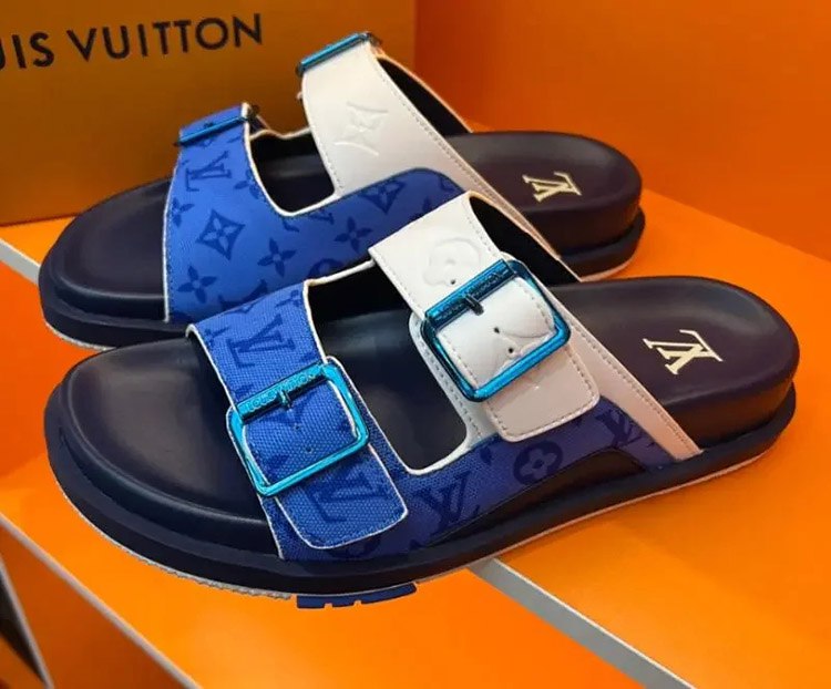Louis Vuitton LV New Trainer Buckle Flat Sandals -3