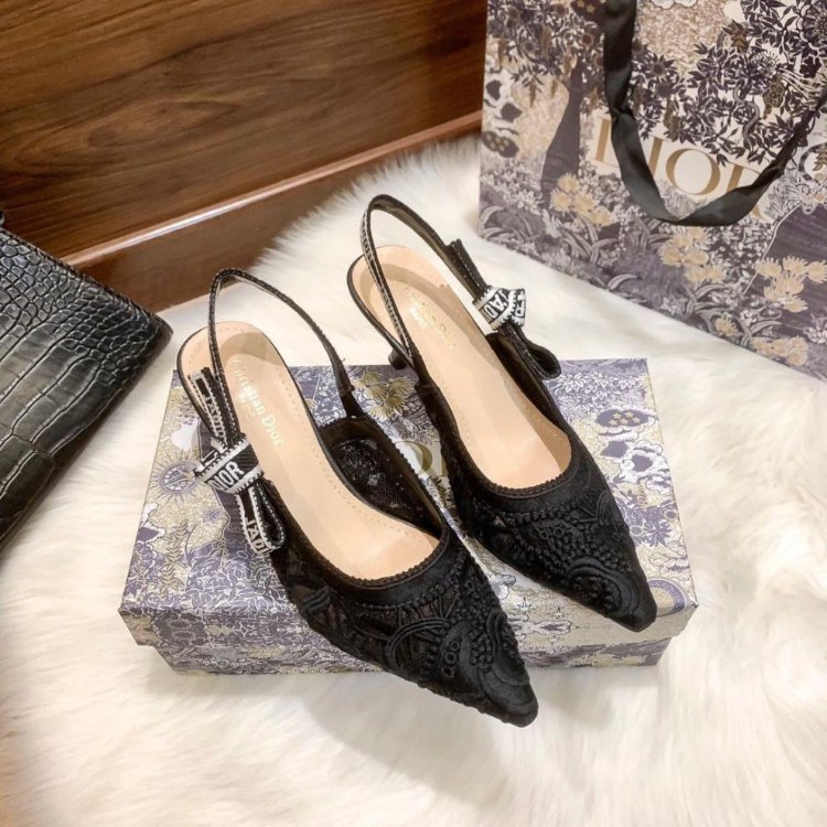  Dior's new lace pointed-toe slingback heels with a thin heel -2