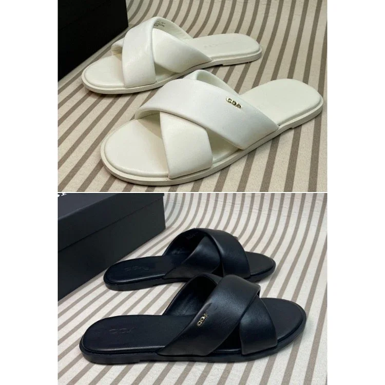 Coach simple and lightweight flat sandals
