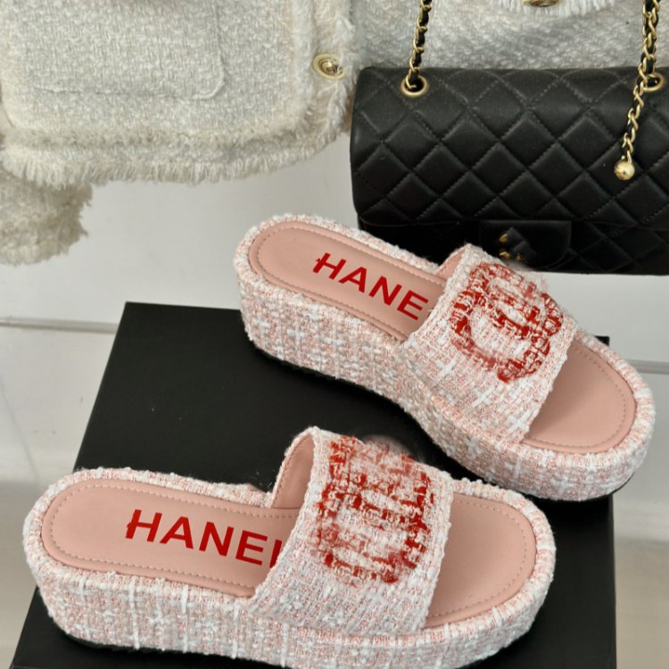 Chanel new embroidered platform beach sandals -3