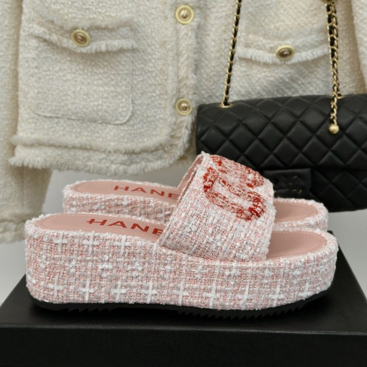 Chanel new embroidered platform beach sandals -4