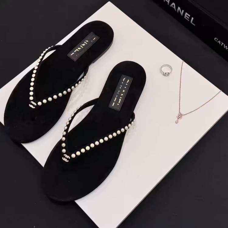  Chanel rhinestone and pearl embellished velvet flat thong sandals -3