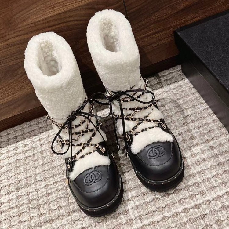 Chanel shearling-lined mid-calf snow boots with laces -2